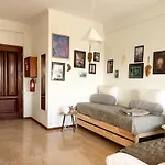 Casa Guilhermina, Sunny With Balcony Apartamento *