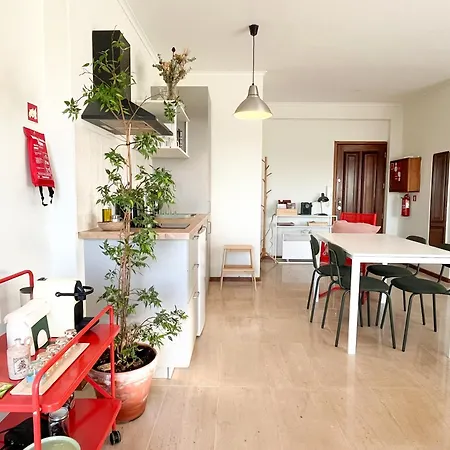 Apartment Casa Guilhermina, Sunny With Balcony