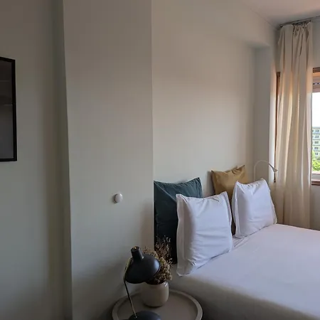 Casa Guilhermina, Sunny With Balcony דירה *